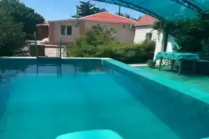 Дом с бассейном и сауной рядом с морем, Керчь