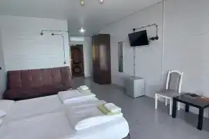 Четырёхместный номер люкс, Пицунда