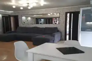 Двушка с отдельным входом, Новомосковск