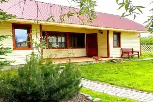 Дом на берегу реки