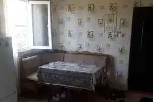 Домик с удобствами, Гудаута