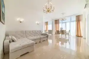 Пентхаус с прямым видом на море, Леселидзе