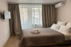 Комната в квартире с двуспальной кроватью