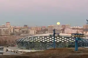 Панорама: летний оазис и зимний курорт с видом на город, Новосибирск