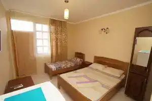 Трёхместный номер стандарт, Лоо