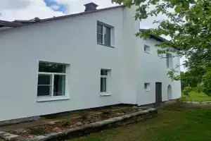 Уютный дом у леса