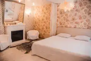 Люкс с огромной кроватью, джакузи и камином, Юрга