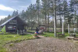 Дом с баней в лесу возле храма и озера