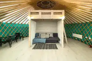 Современная юрта с баней и купелью, Янтарный