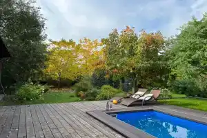 Вилла Ларсон на берегу озера в приватном поселке