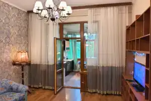 Тихий старый дворик, Индустриальный