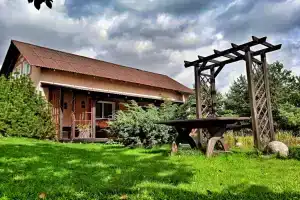 Коттедж под Минском с баней, озером, беседкой