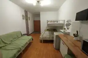 Комната с удобствами в гостевом доме с бассейном