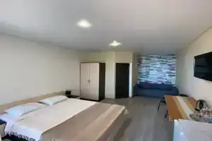 Трёхместный номер полулюкс с видом на море