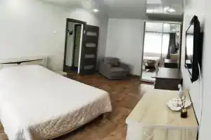 Большая, светла квартира в тихом районе