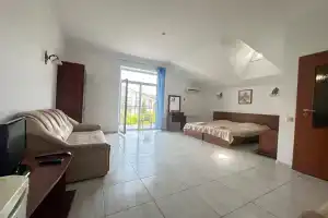 Трёхместный номер улучшенный, Севастополь