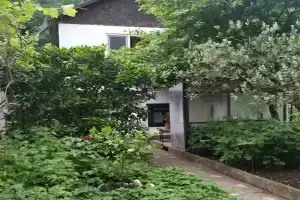 Дом в живописном ущелье