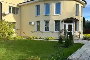 Уютный таунхаус в городской черте