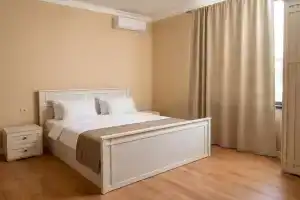 Трёхместный номер стандарт, Гудаута
