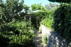 Гостевой дом на Виноградном спуске 1, Алупка