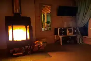 Дом и баня с видом на город