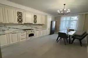 Уютная, новая квартира с видом на горы и крепость Нарын кала