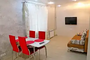 Красная квартира, Кстово