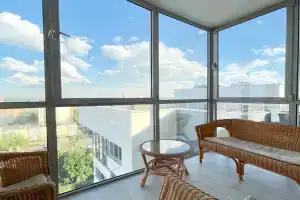 Квартира с панорамными окнами в центре, бесконтактное заселение