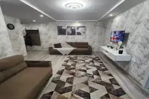 Двухкомнатная квартира в центре с евроремонтом