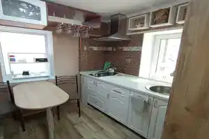 Двухкомнатный первый этаж дома, Ейск