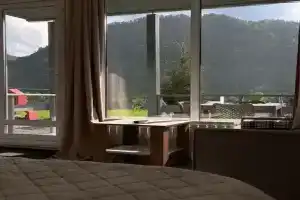Домик с красивым видом, Узнезя