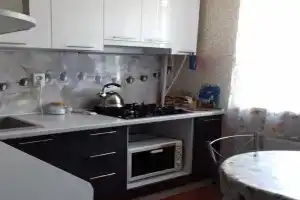 Уютная квартира находится возле можевеловой роще, вид на море и горы, Новый Свет