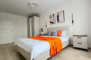 Sunny Stay - просторная 2-комнатная квартира у метро в центре