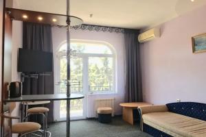 Семейный номер люкс с видом на город, Алушта