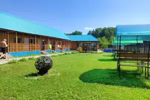 На Алтае на берегу реки Катунь