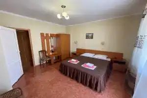 Двухместный номер с 1 кроватью с доп местом и балконом, Кабардинка