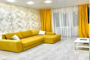 Квартира в центре города на площади с панорамным балконом