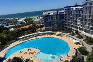 Комфортный апартамент с видом на бассейн и море, Севастополь