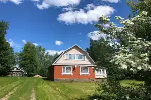 Коттедж с камином и баней у озера