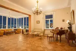 Panoramic View Apartment with Piano Vintage Style, Тбилиси
