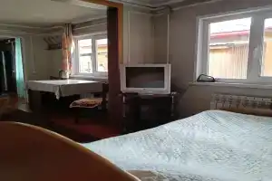 Домик рядом с центром города. С закрытым двором для парковки машины., Кызыл