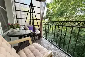 Квартира с балконом в лес