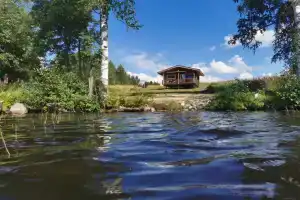 Дом на берегу озера