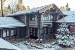 Стильный загородный коттедж в стиле лофт