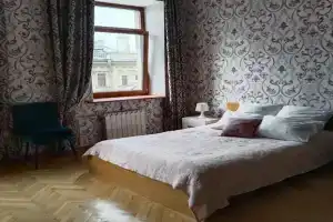 2-комнатная квартира в историческом центре с видом на владимирский собор