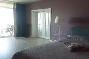 Уютная квартира в новом доме рядом с озером Летнее