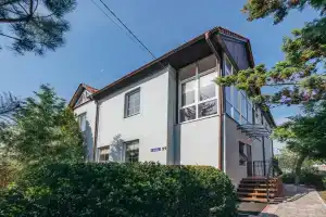 Комфортный дом в центре города, рядом с Верхним озером