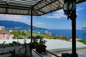 Таунхаус с видом на море и горы, Ливадия