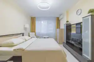 Комфортная квартира в новом доме в центре с большой ванной и балконом