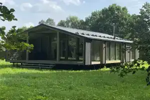 Уютный дом с видом на лес